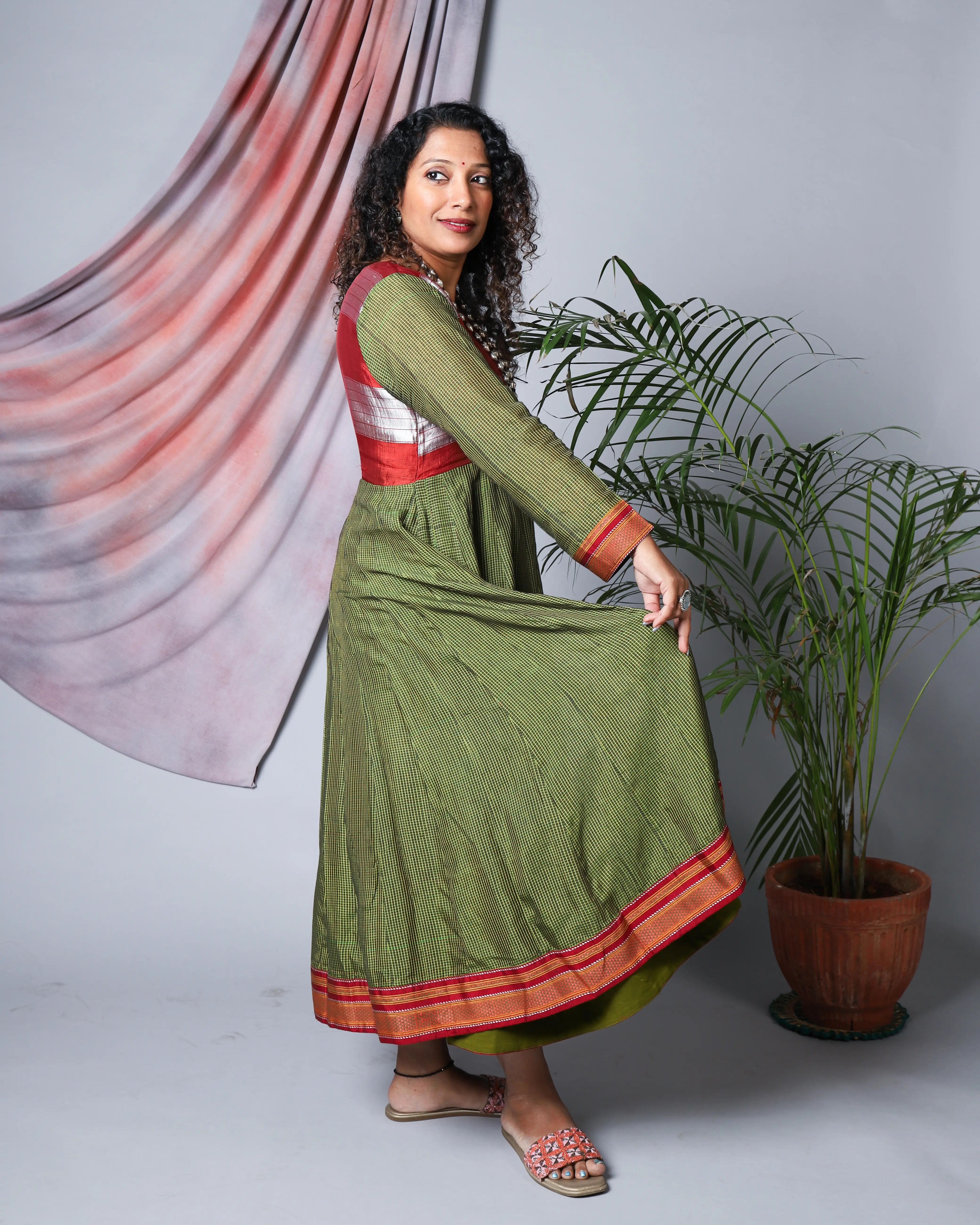 Katun Aparna Ilkal Anarkali – 44 Kalis, Handwoven Masterpiece for Graceful Movement