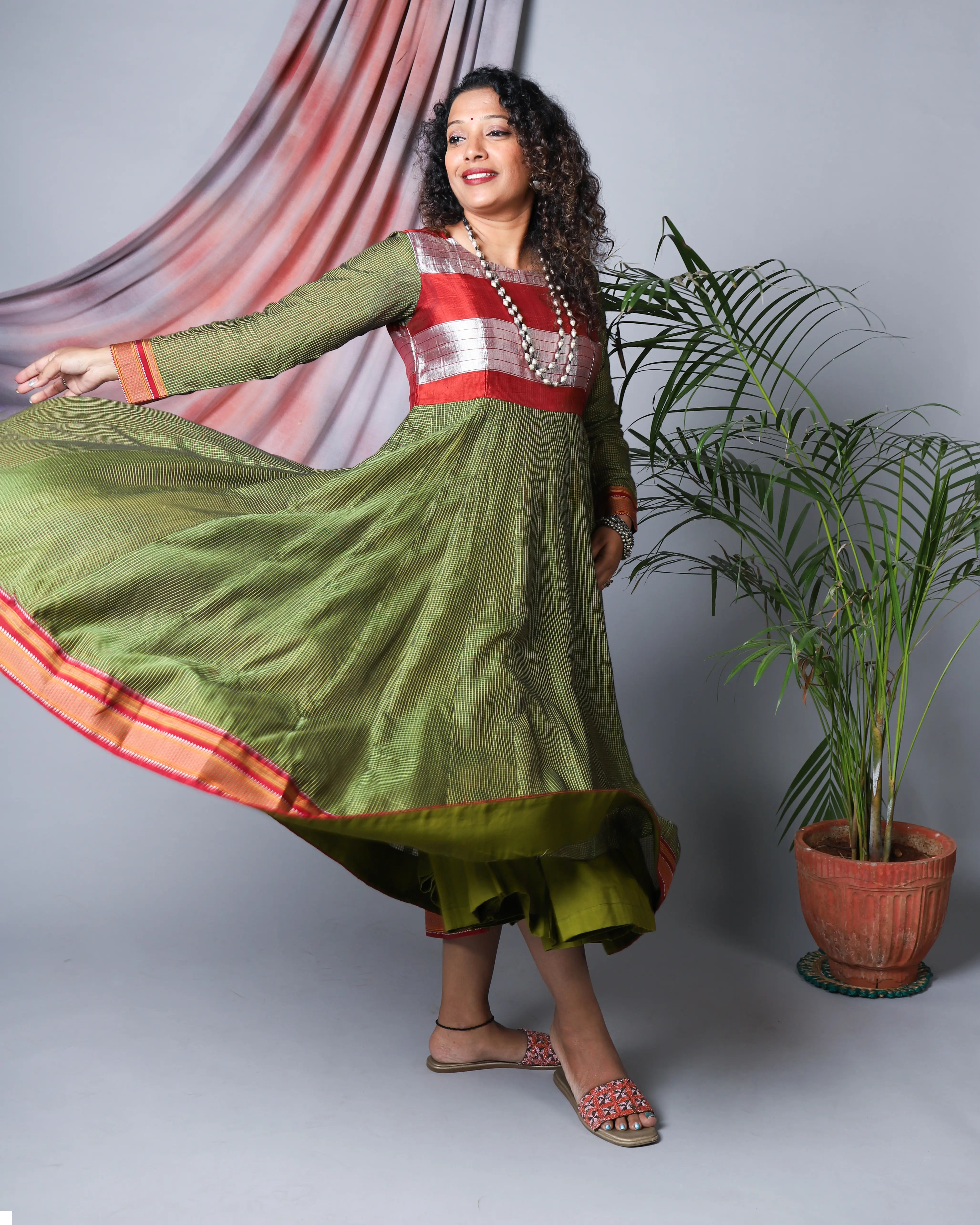 Katun Aparna Ilkal Anarkali – 44 Kalis, Handwoven Masterpiece for Graceful Movement